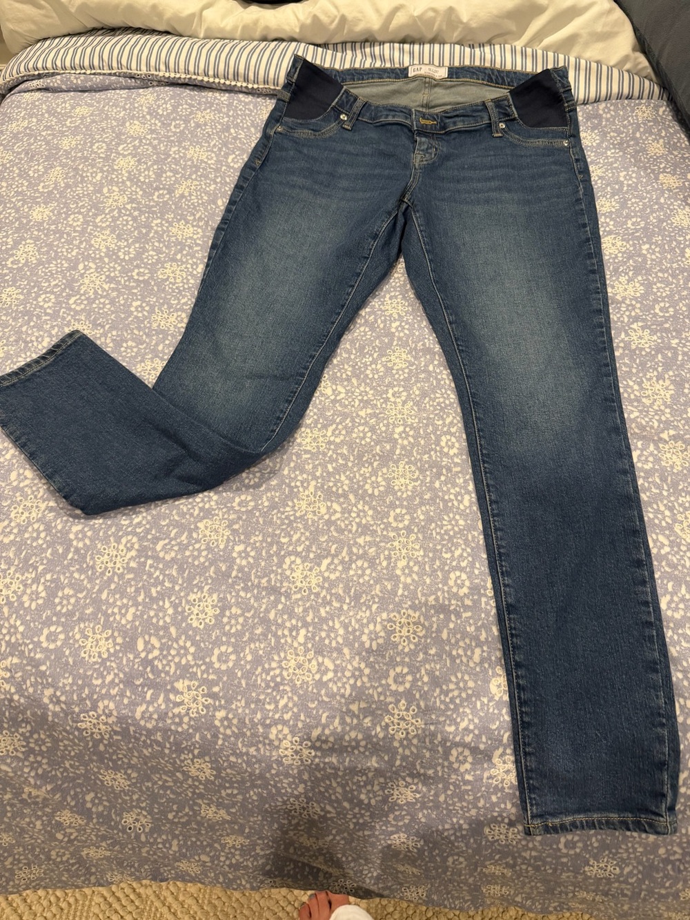 Maternity GAP Skinny Jeans in Dark Blue Denim